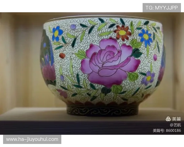 踢青花瓷足球的神秘人物背后隐藏的历史故事与文化象征